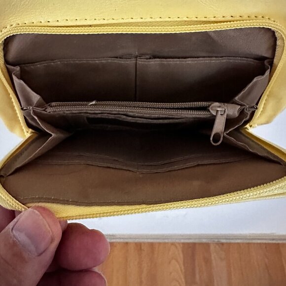 YELLOW CROSSBODY BAG, ,ULTIPLE POCKETS WITH ZIPPERS AND BUCKLE DETAILS - Picture 7 of 14